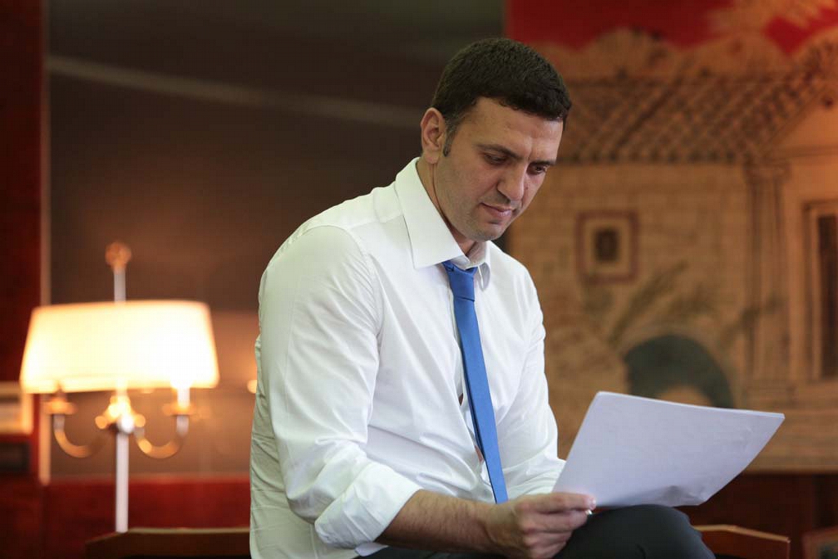 Βασίλης Κικίλιας: Νυχτερινή «έφοδος» στο «Αττικόν» (pics)