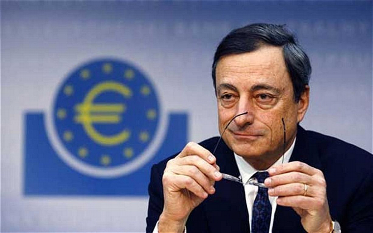 Ο Ντράγκι επιμένει στην ποσοτική χαλάρωση, παρά τις αντιρρήσεις Σόιμπλε