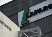 Ο κολοσσός LafargeHolcim πουλάει το σκυρόδεμά του για το τείχος του Τραμπ