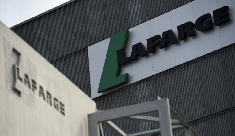Ο κολοσσός LafargeHolcim πουλάει το σκυρόδεμά του για το τείχος του Τραμπ