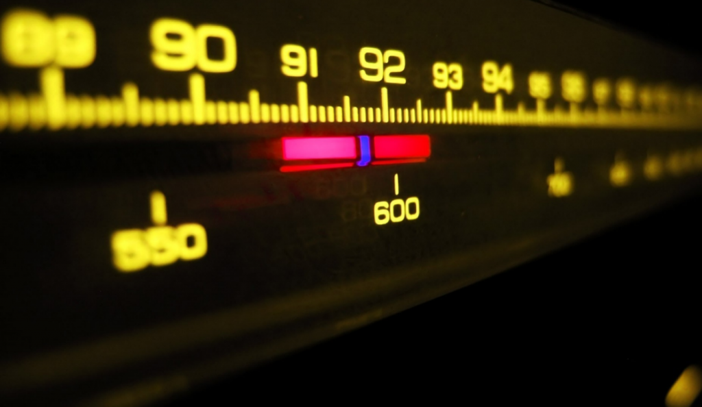 Τηλέφωνο ακροατή στον Σπορ FM με παρέμβαση μάνας!