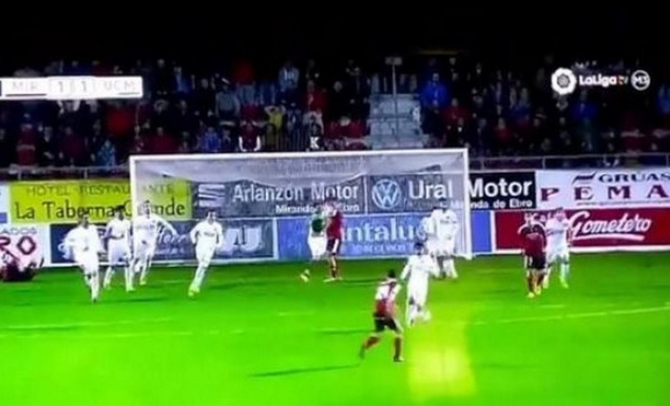 Έριξε κροσέ στον αντίπαλό του και δεν είδε ούτε κίτρινη! (vid)