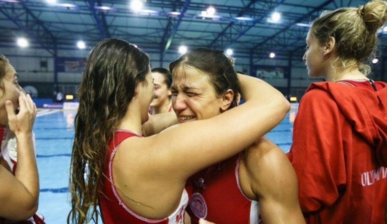 Πρωταθλήτριες και στη… νύχτα τα κορίτσια του Ολυμπιακού (pics)