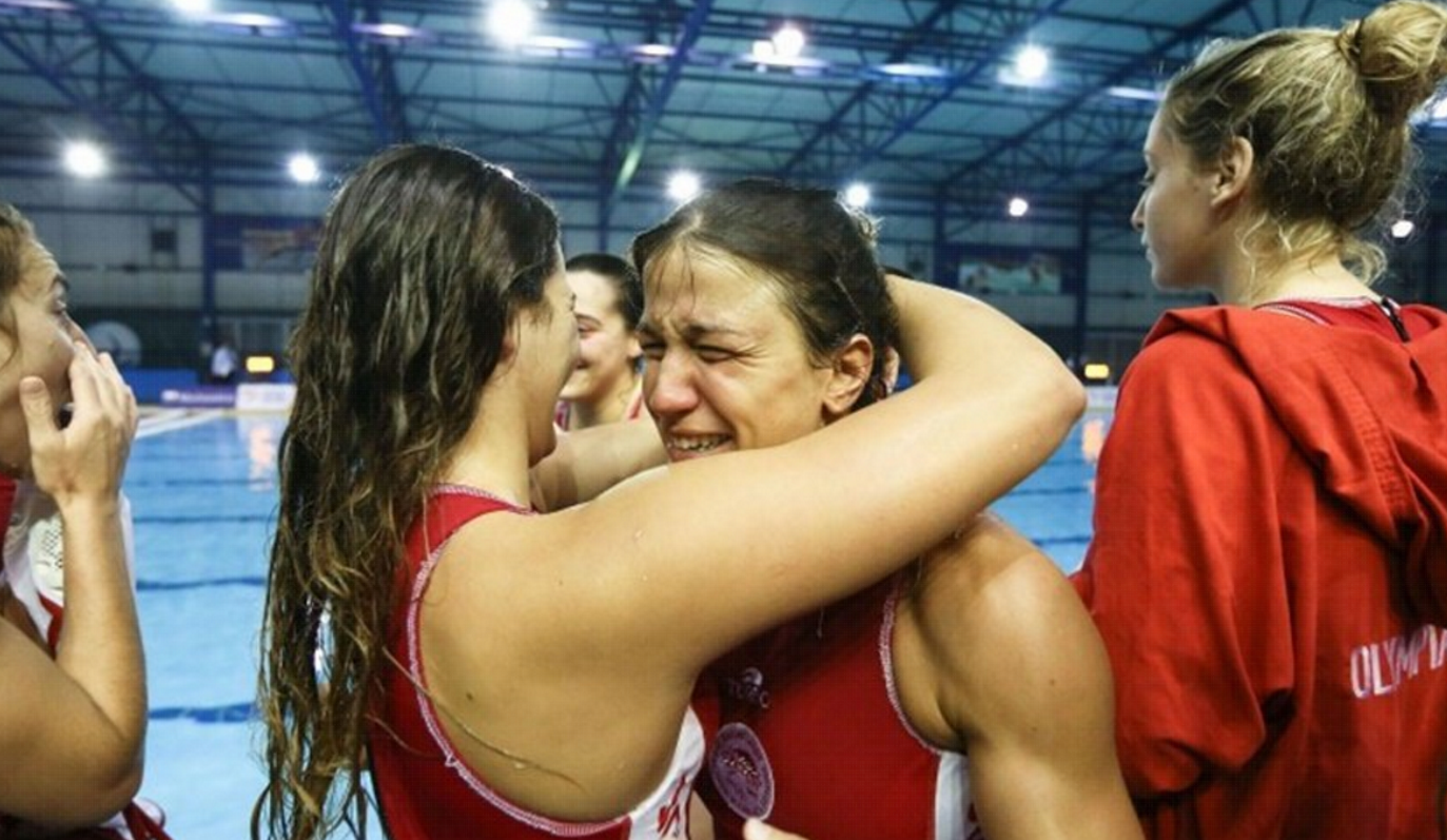 Πρωταθλήτριες και στη… νύχτα τα κορίτσια του Ολυμπιακού (pics)