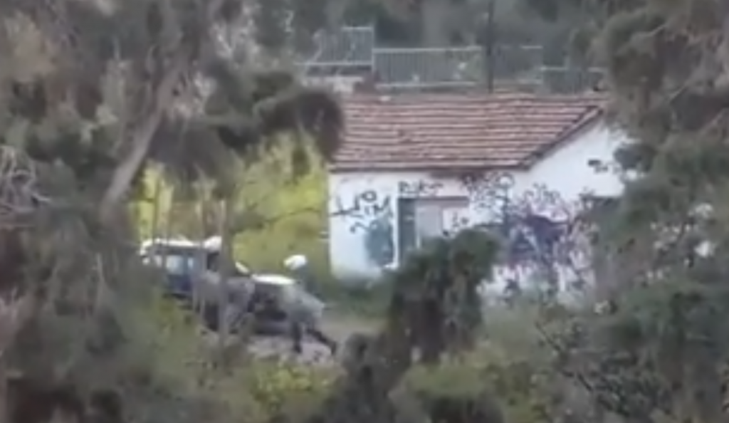 Η στιγμή που τα ΜΑΤ εισβάλλουν στη βίλα Ζωγράφου (vid)