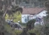 Η στιγμή που τα ΜΑΤ εισβάλλουν στη βίλα Ζωγράφου (vid)