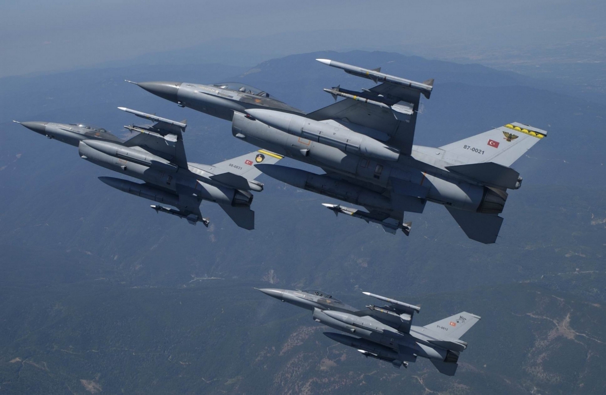 Δύο εικονικές αερομαχίες και 16 παραβιάσεις από τουρκικά μαχητικά