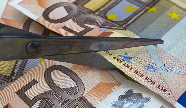 Μείωση κατά 3,1% των μισθών στην Ελλάδα από το 2009 έως το 2016