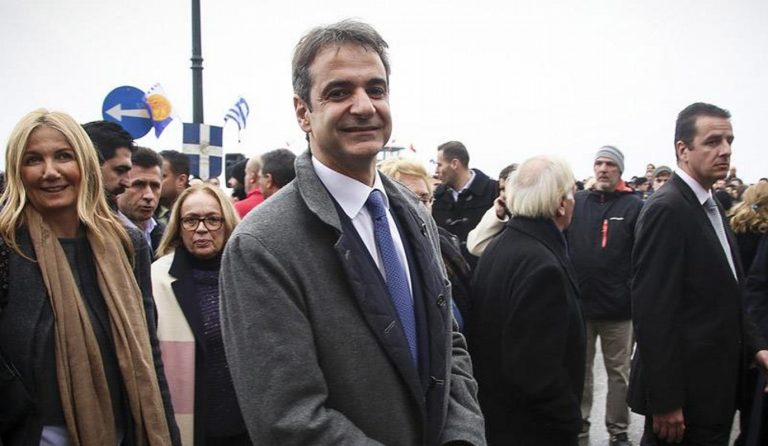 Μητσοτάκης από Ηράκλειο: Βρέχει λεφτά και η κυβέρνηση κρατά ομπρέλα!