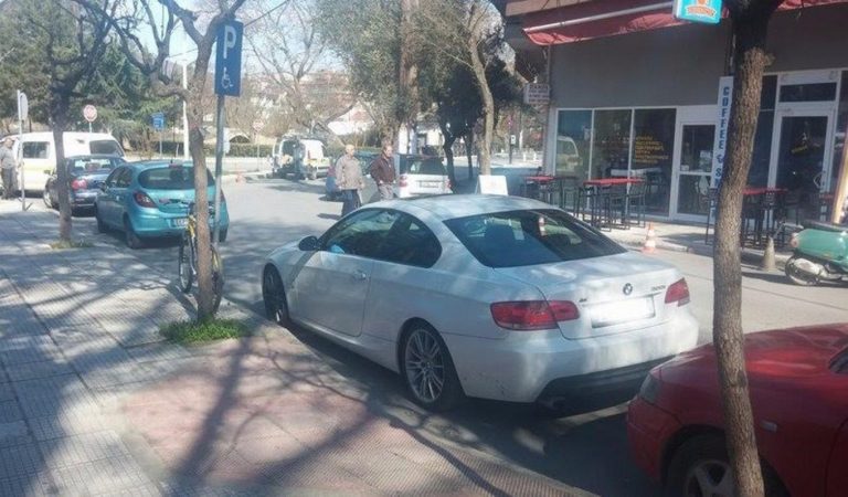 Σάλος με αντιδήμαρχο στην Έδεσσα που πάρκαρε σε χώρο στάθμευσης ΑμεΑ