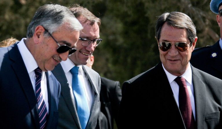 Κυπριακό: Συναντήσεις Έιντε με Αναστασιάδη και Ακιντζί