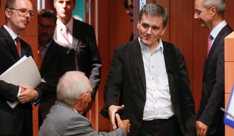 Τσακαλώτος στο Spiegel: Ο Σόιμπλε δεν θέλει χρεοκοπία της Ελλάδας