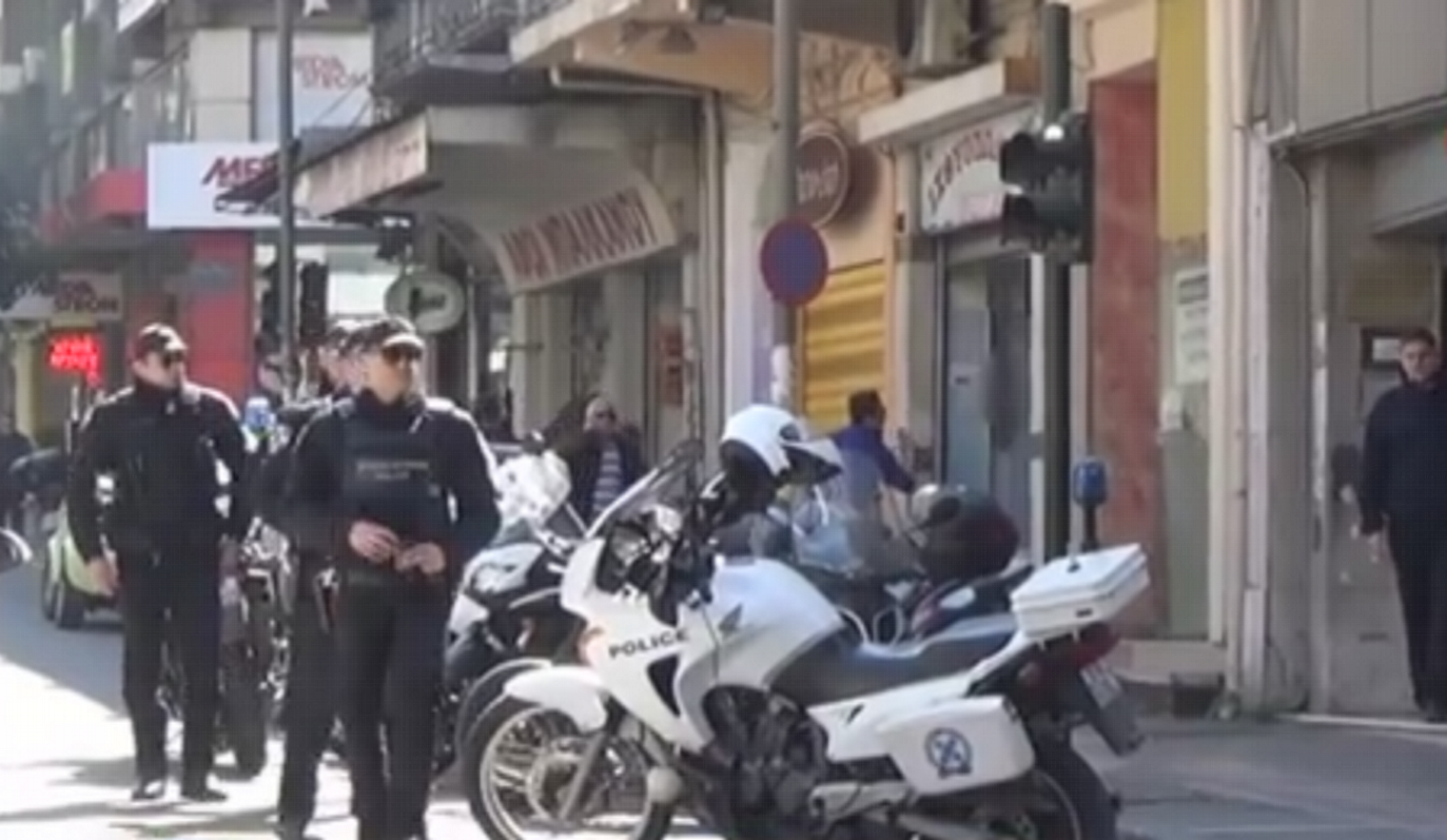 Αντιεξουσιαστές κατέλαβαν τα γραφεία του ΣΥΡΙΖΑ στην Πάτρα (vid)