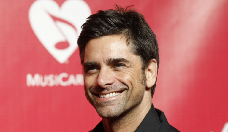 Τζον Στάμος: Ο πιο όμορφος Έλληνας που διαφημίζει την Ελλάδα στο Hollywood (pics & vid)