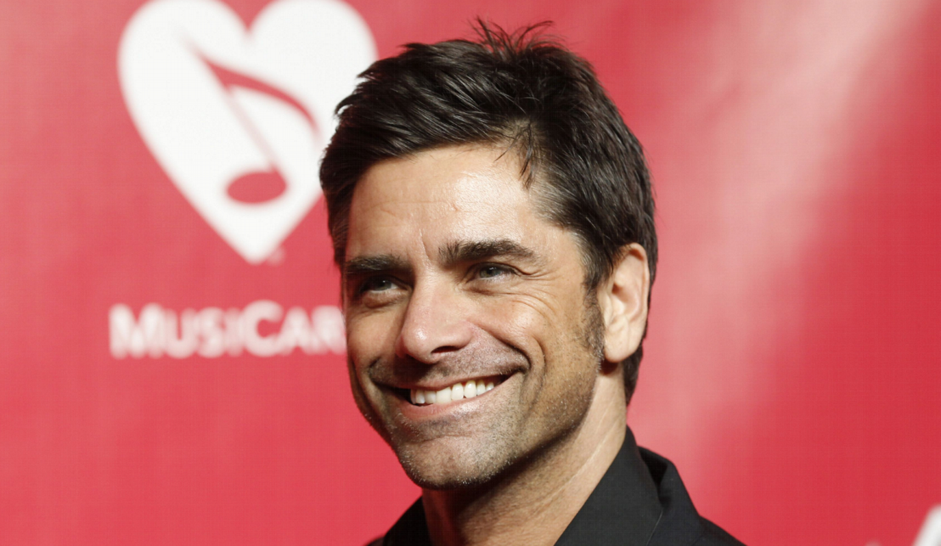 Τζον Στάμος: Ο πιο όμορφος Έλληνας που διαφημίζει την Ελλάδα στο Hollywood (pics & vid)