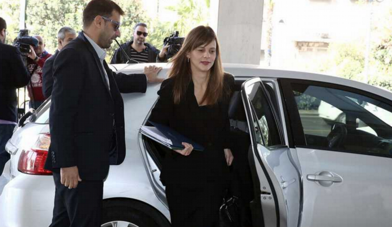 Παραδοχή Αχτσιόγλου: Μειώνονται μία στις τρεις συντάξεις