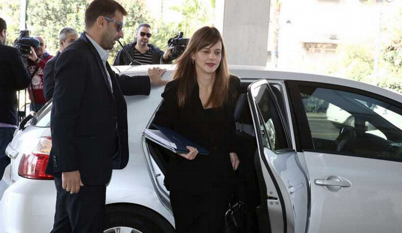 Παραδοχή Αχτσιόγλου: Μειώνονται μία στις τρεις συντάξεις