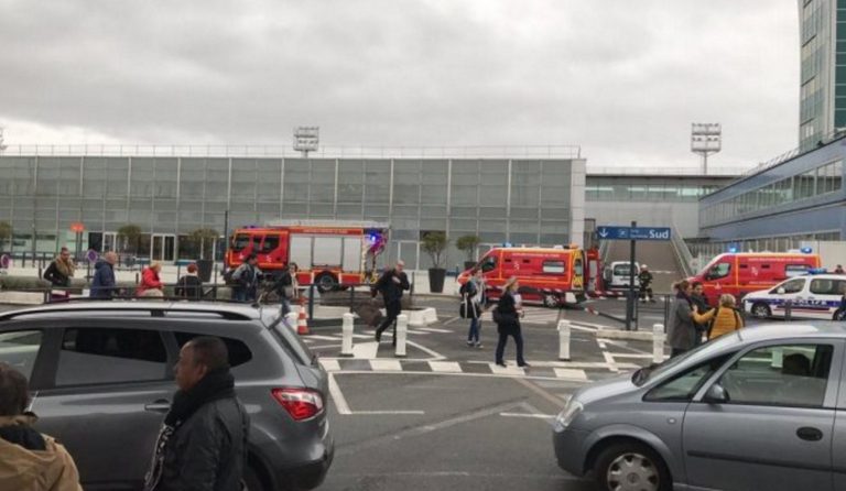 Πυροβολισμοί στο αεροδρόμιο Ορλί στο Παρίσι – Νεκρός ο δράστης
