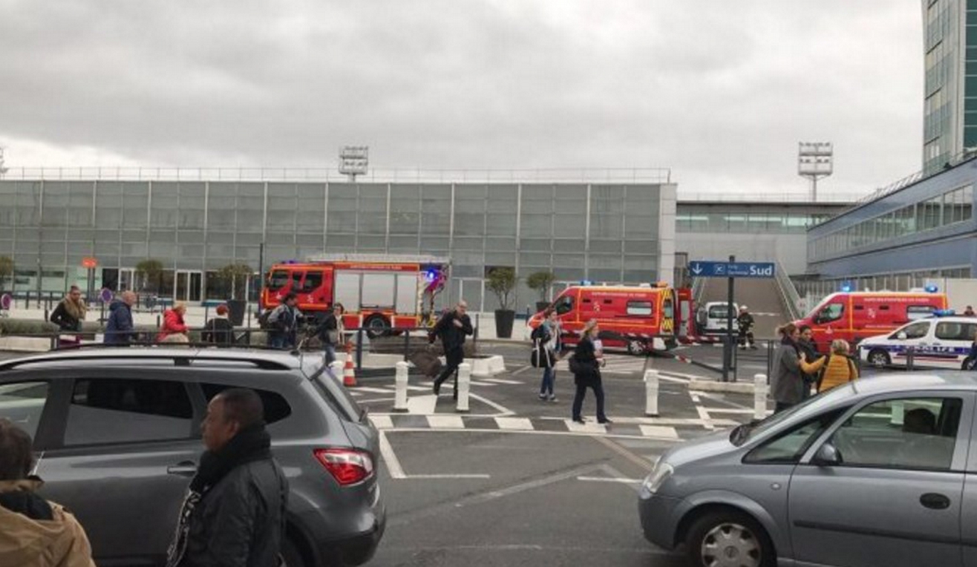 Πυροβολισμοί στο αεροδρόμιο Ορλί στο Παρίσι – Νεκρός ο δράστης