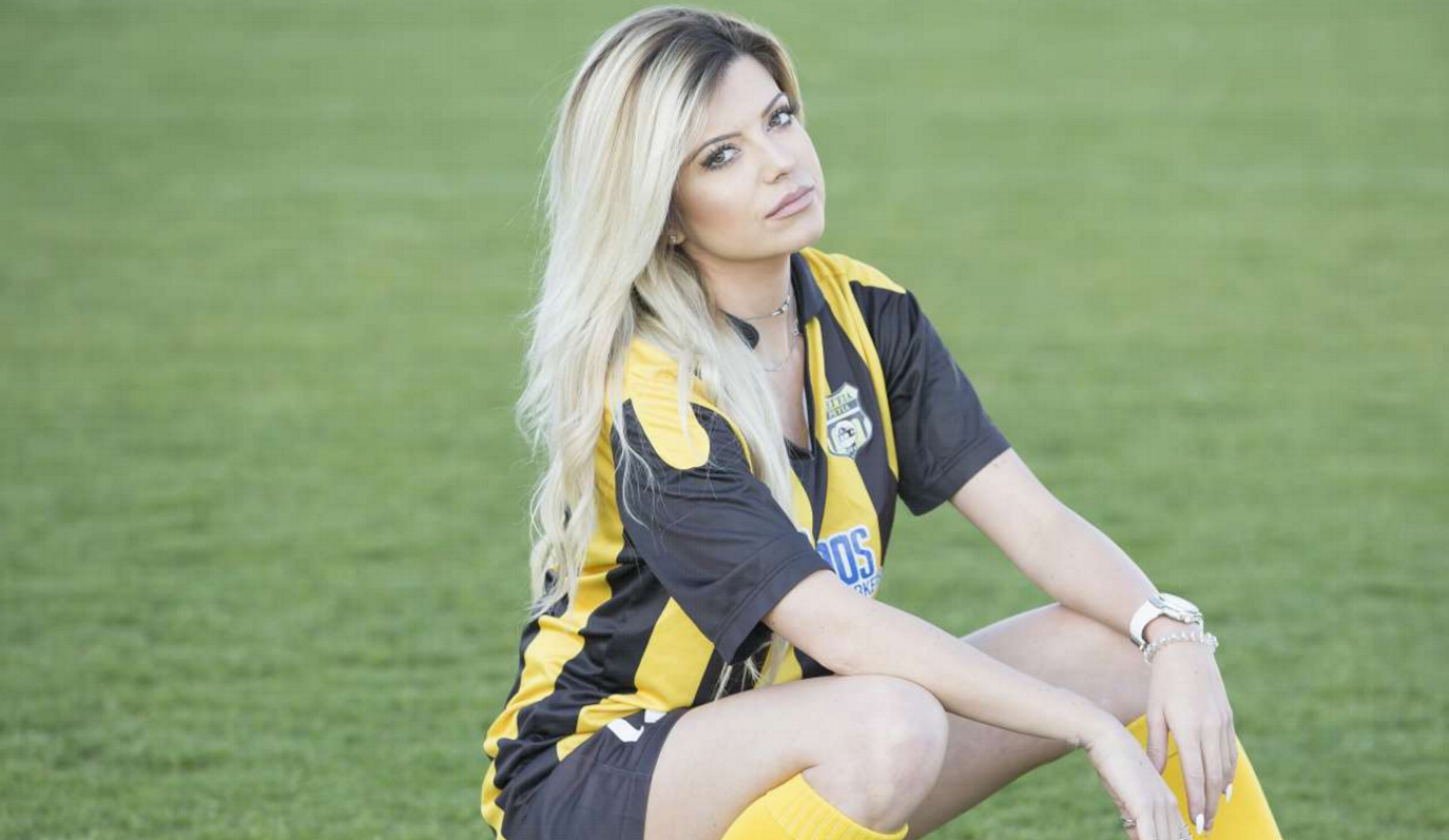 H Άρτεμις της Πέγειας «σκοράρει» στις καρδιές των ανδρών (pics)