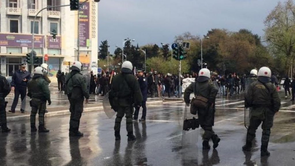 Επεισόδια στη Θεσσαλονίκη μεταξύ αντιεξουσιαστών και εθνικιστών