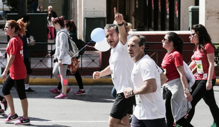 Ο Σταύρος Θεοδωράκης έτρεξε στον Ημιμαραθώνιο της Αθήνας (pics)