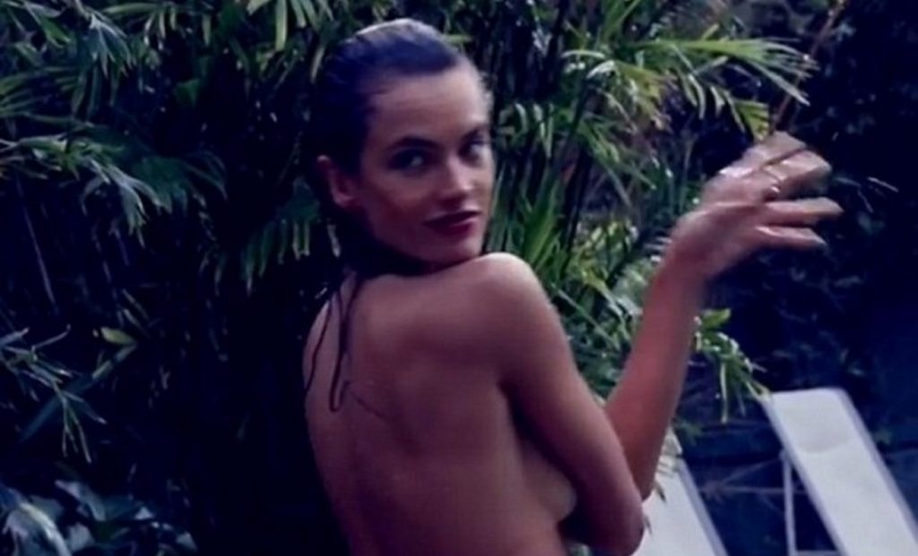 Όταν η Alessandra Ambrosio πέταξε το μπικίνι της (pics & vid)