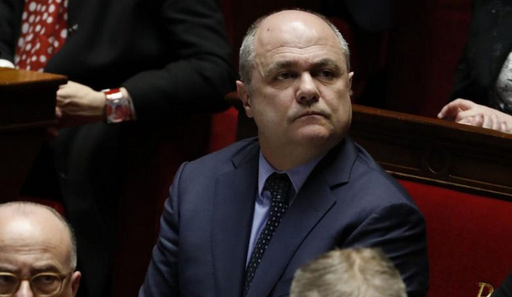 Νέο σκάνδαλο στη Γαλλία: Υπουργός διόρισε τις κόρες του στη Βουλή, ενώ ήταν… μαθήτριες!