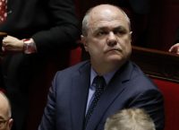 Νέο σκάνδαλο στη Γαλλία: Υπουργός διόρισε τις κόρες του στη Βουλή, ενώ ήταν… μαθήτριες!