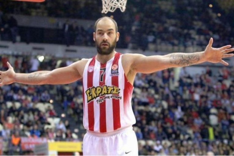 Απίστευτη χειρονομία και ατάκα Σπανούλη στους διαιτητές στο τέλος (vid)