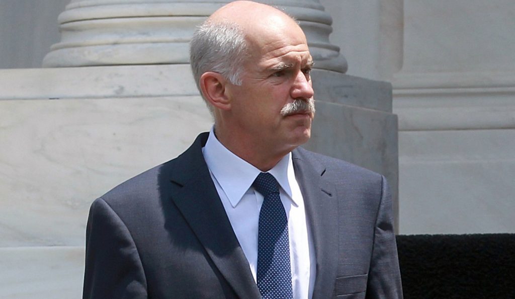 Γιώργος Παπανδρέου: Έκανε κανό και έπεσε σε μπουρίνι – Τον “χτυπούσαν” κύματα (pic)