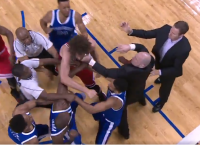 Ξύλο στο NBA: Μπουνιές παικτών στον αγώνα Μπουλς – Ράπτορς (vid)