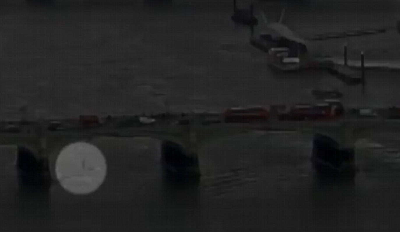 Σοκαριστικό βίντεο του BBC: Η κούρσα θανάτου και η στιγμή της πτώσης της γυναίκας στον Τάμεση (vid)