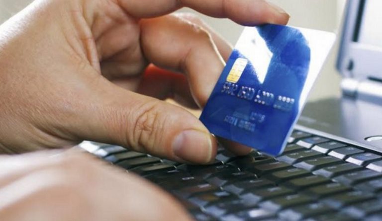 Αύξηση 40% σε συναλλαγές με κάρτες