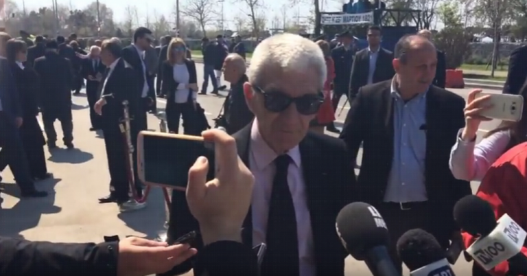 ”Σκερτσάκια” του Μπουτάρη στον φωτογραφικό φακό