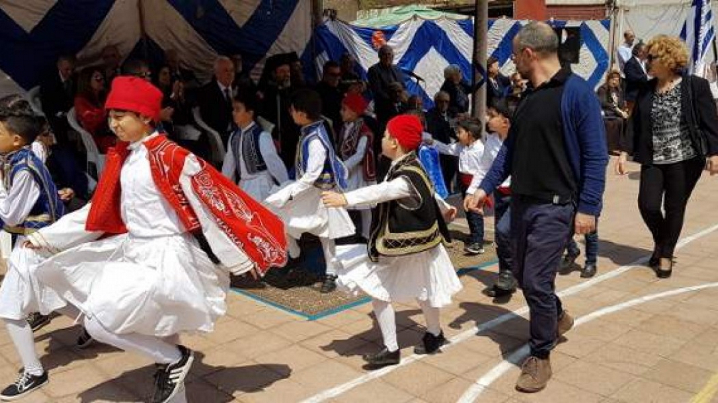 Αίγυπτος: Τα ελληνόπουλα του Καΐρου παρέλασαν τιμώντας τους αγωνιστές του 1821 (pics)