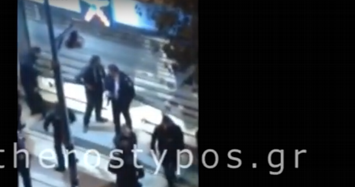 Έγκλημα Μοσχάτου: Τρία βίντεο που δείχνουν τις πρώτες στιγμές μετά το φονικό (vids)
