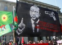 Οι Ελβετοί ερευνούν ποιο βρίσκονται πίσω από το πανό για θάνατο του Ερντογάν (pic, vid)