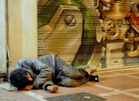 Λειτουργία 20 δομών για αστέγους στην Αττική