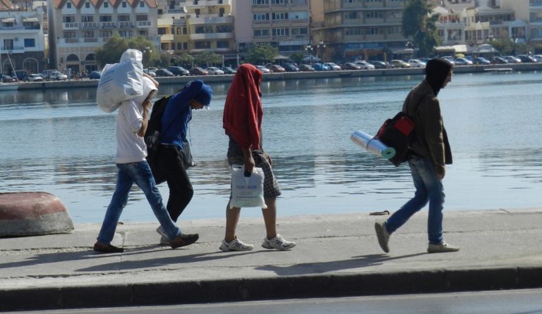 Αποσύρθηκε η τροπολογία για τα κινητά των προσφύγων