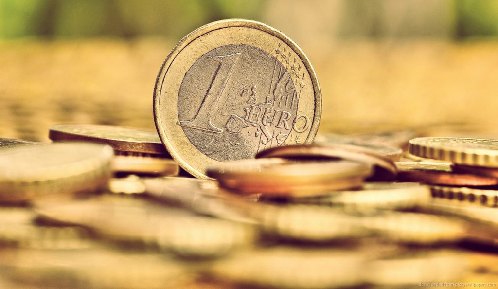 Σε νέο υψηλό 2,5 ετών το ευρώ