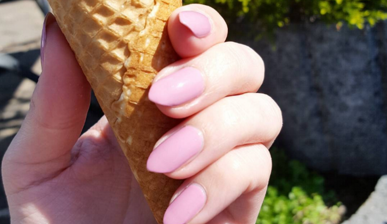 Pink alert: Ιδέες για το επόμενο μανικιούρ σου (pics)