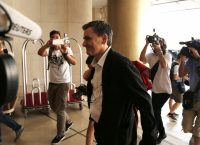 ΔΝΤ: Επαφές για Δημόσιο, κατώτατο μισθό και χρέος