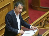 Θεοδωράκης: Το θέμα του χρέους εμπνέει τον κ. Τσίπρα για αστειάκια