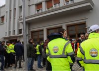 Κατάληψη εργαζομένων στα γραφεία του ΟΛΘ (vids)