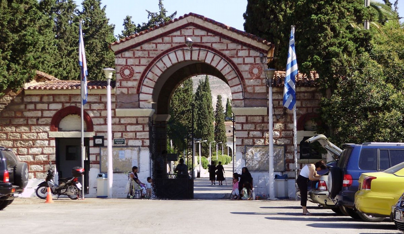 Μεγάλη Παρασκευή: Κλειστά θα παραμείνουν σήμερα τα κοιμητήρια