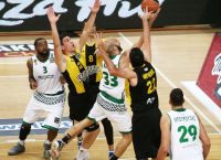 Με σκουφί Άγιου Βασίλη δύο παίκτες του Παναθηναϊκού (pic)