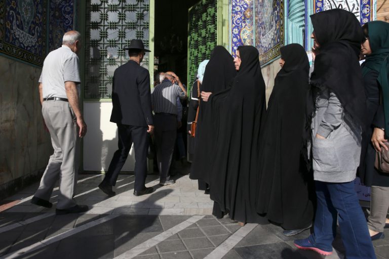 Ιράν: Απαγορεύτηκε η διδασκαλία αγγλικών στο δημοτικό ως «δυτική επιρροή»