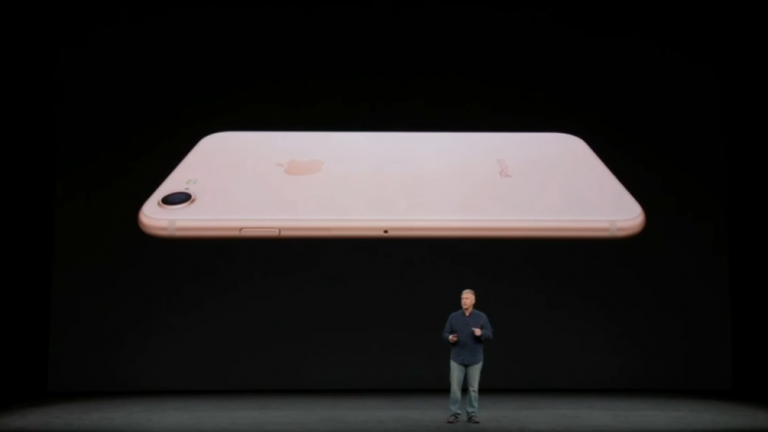 Tim Cook: Διαψεύδει ότι το iphone 8 δεν πάει καλά σε πωλήσεις