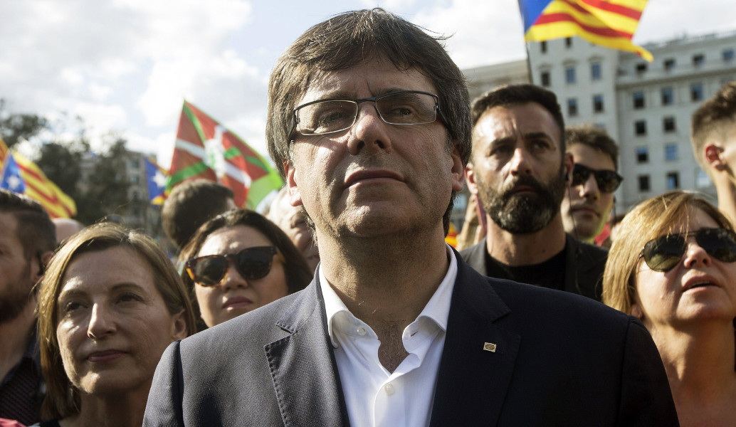Ισπανία: Αποσύρει το διεθνές ένταλμα για τον Κάρλες Πουτζντεμόν